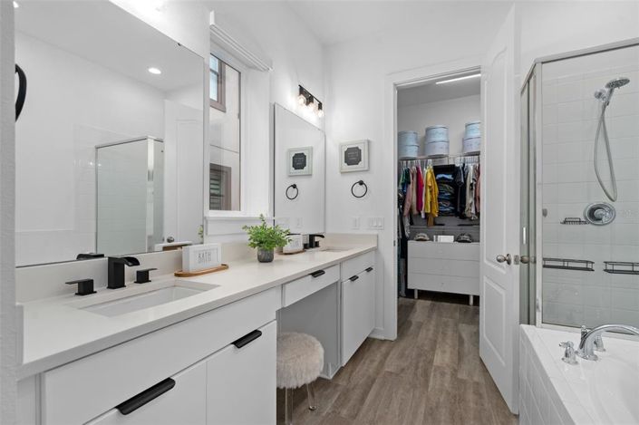 Image No.17-4 Bed House for sale