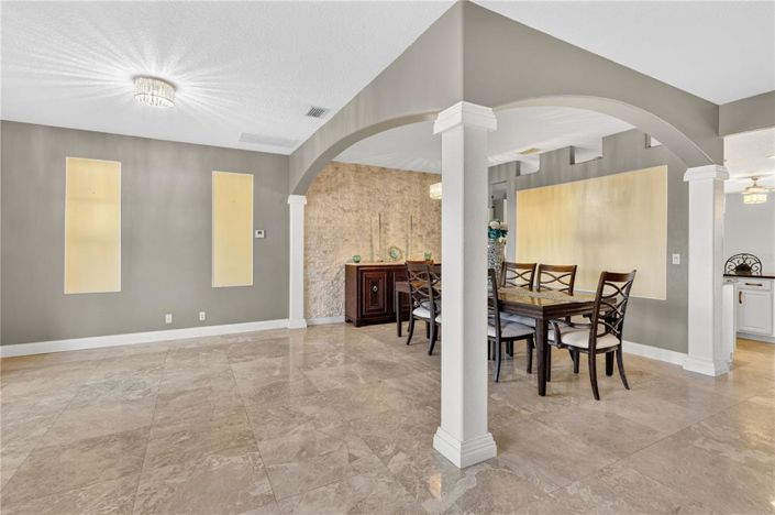 Image No.6-4 Bed House for sale