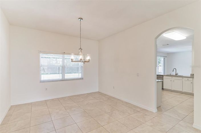 Image No.7-5 Bed House for sale