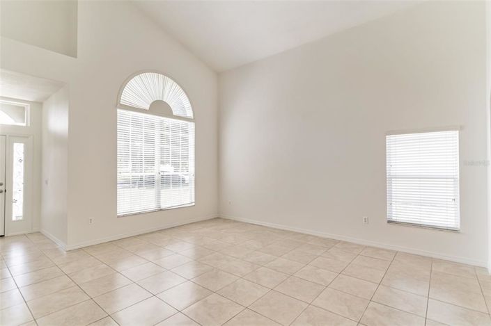 Image No.9-5 Bed House for sale