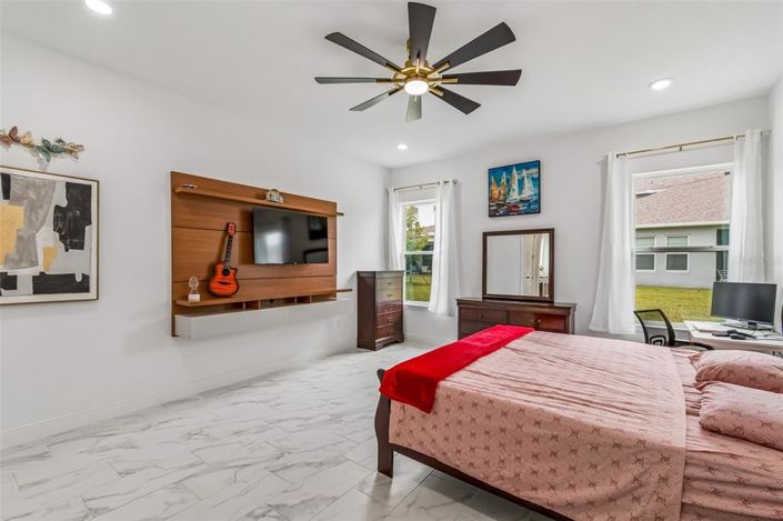 Image No.21-6 Bed House for sale