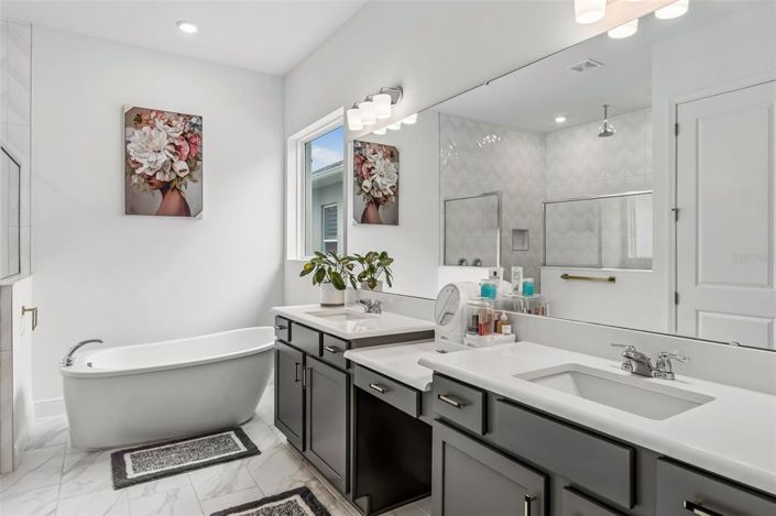 Image No.23-6 Bed House for sale