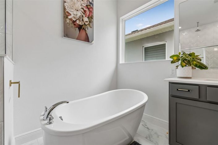 Image No.24-6 Bed House for sale