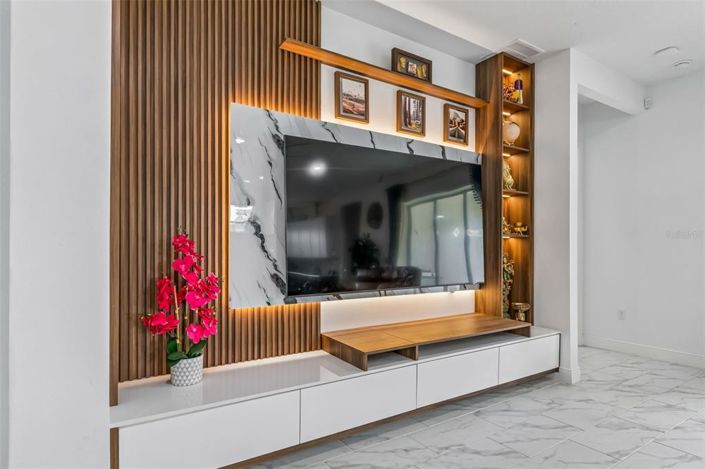 Image No.5-6 Bed House for sale