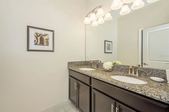 Image No.8-5 Bed Townhouse for sale