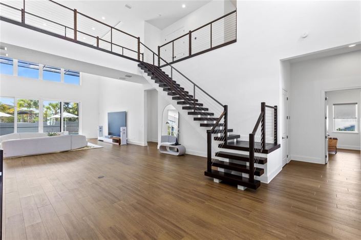 Image No.6-5 Bed House for sale