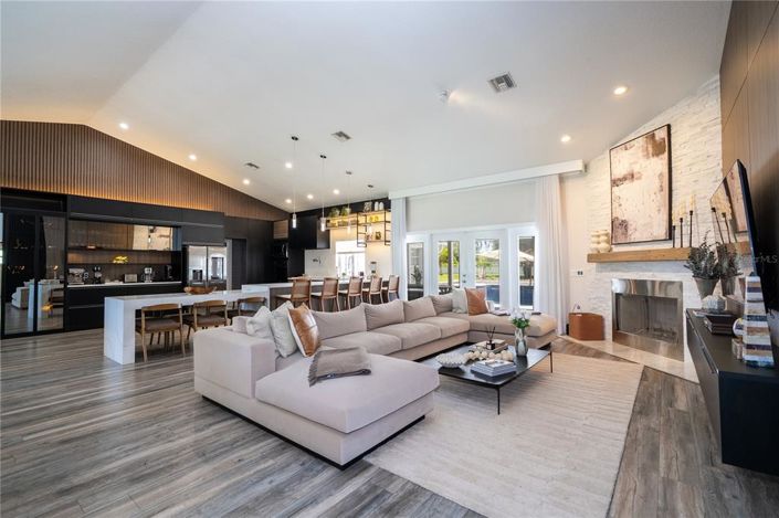 Image No.18-4 Bed House for sale