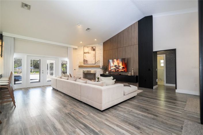 Image No.21-4 Bed House for sale