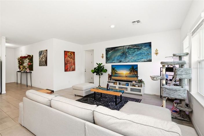 Image No.7-5 Bed House for sale