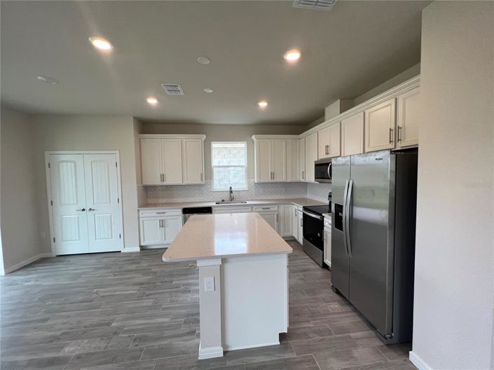 Image No.17-4 Bed House for sale