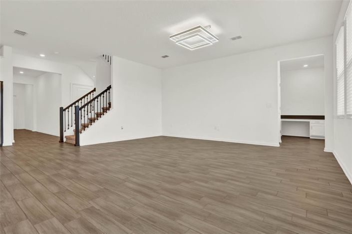 Image No.12-5 Bed House for sale