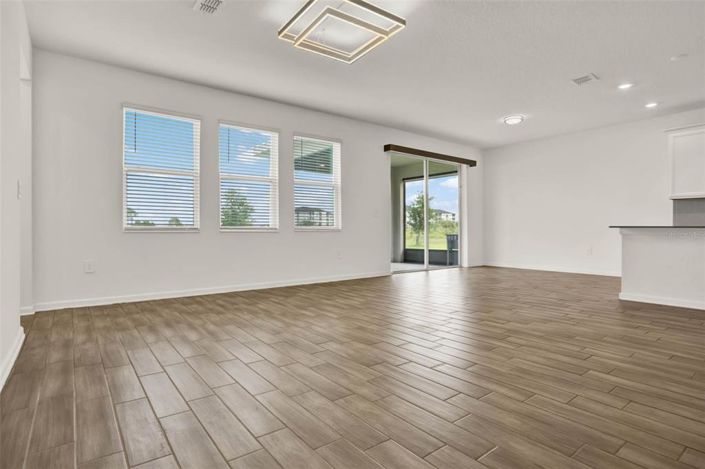 Image No.13-5 Bed House for sale