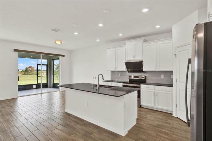 Image No.6-5 Bed House for sale