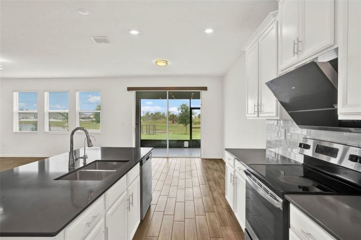 Image No.9-5 Bed House for sale