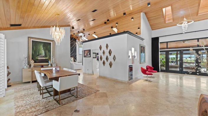 Image No.9-4 Bed House for sale