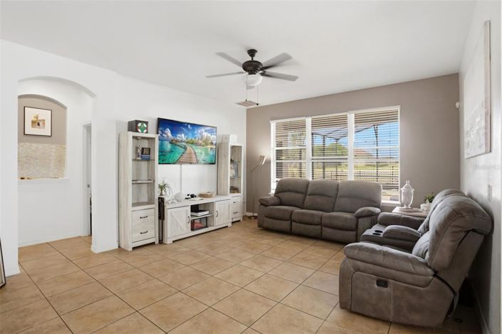 Image No.9-4 Bed House for sale