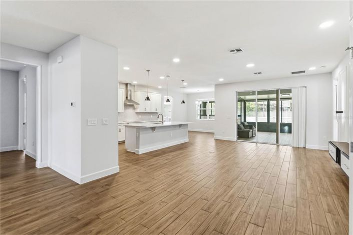 Image No.5-5 Bed House for sale