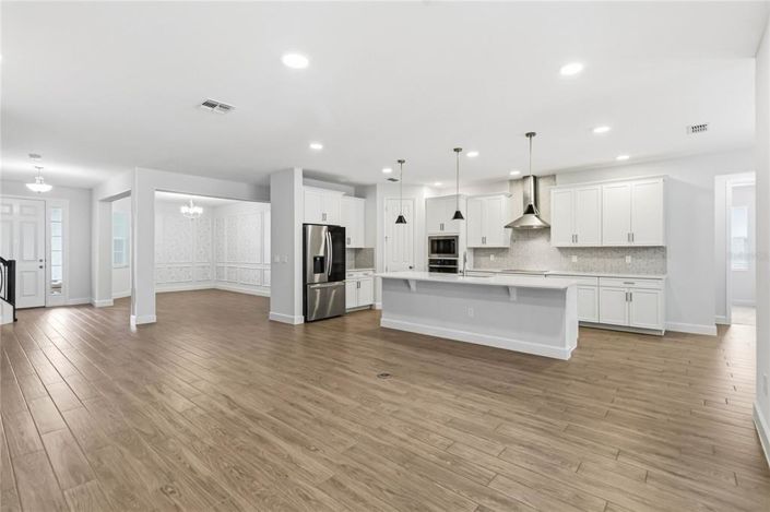 Image No.8-5 Bed House for sale