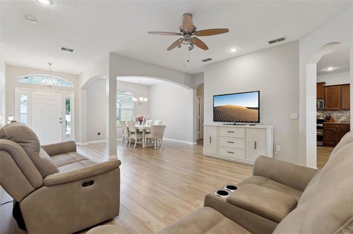 Image No.8-4 Bed House for sale