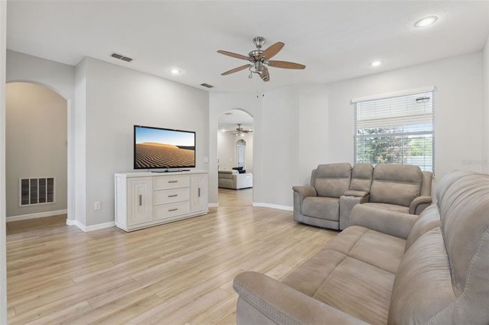 Image No.9-4 Bed House for sale