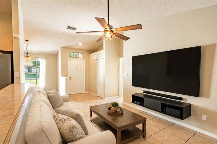 Image No.11-3 Bed House for sale