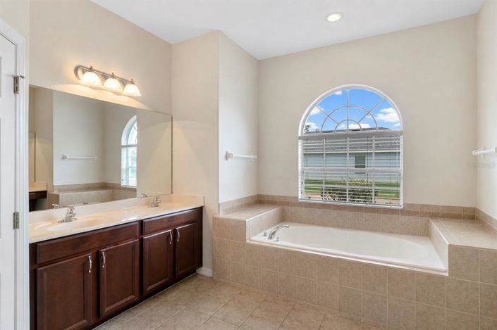 Image No.13-4 Bed House for sale