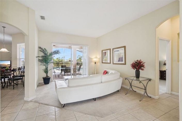 Image No.6-5 Bed House for sale