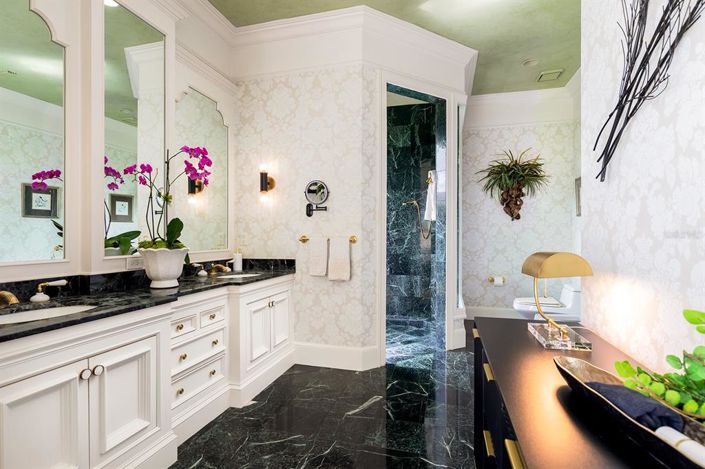 Image No.46-5 Bed House for sale