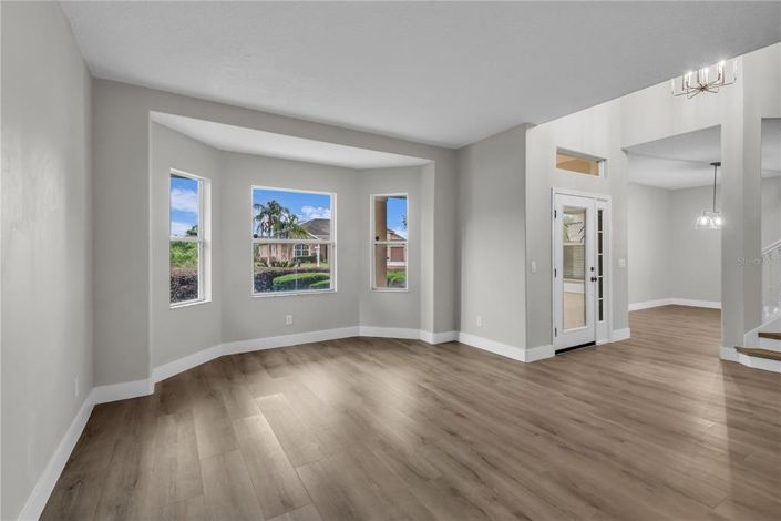 Image No.12-5 Bed House for sale