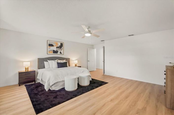 Image No.15-4 Bed House for sale