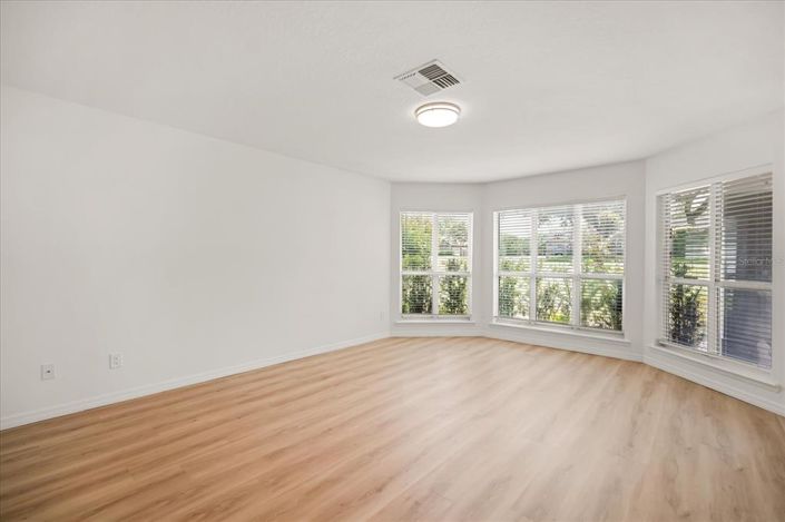 Image No.18-4 Bed House for sale