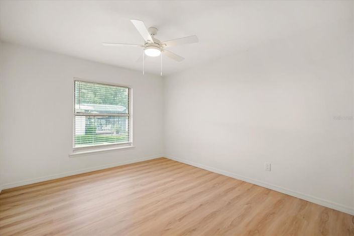 Image No.20-4 Bed House for sale