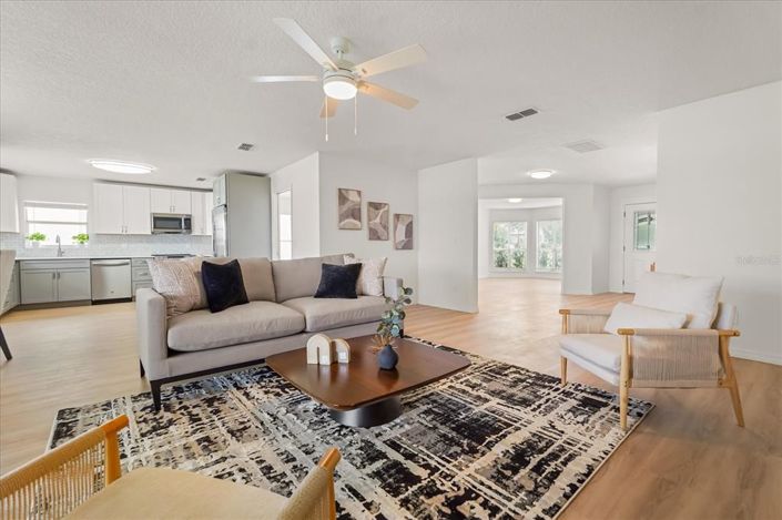 Image No.6-4 Bed House for sale