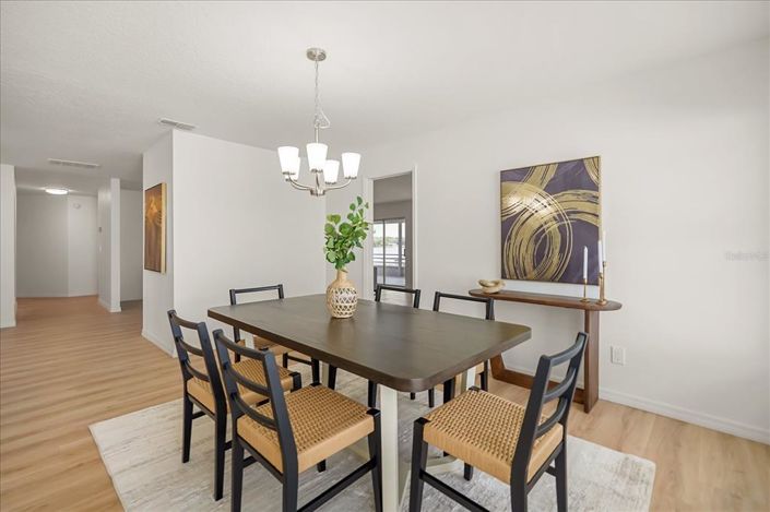 Image No.8-4 Bed House for sale