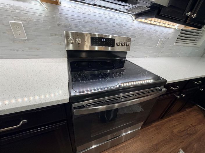 Image No.13-5 Bed House for sale