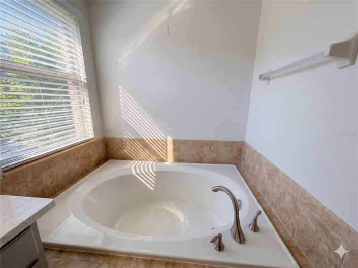 Image No.24-5 Bed House for sale