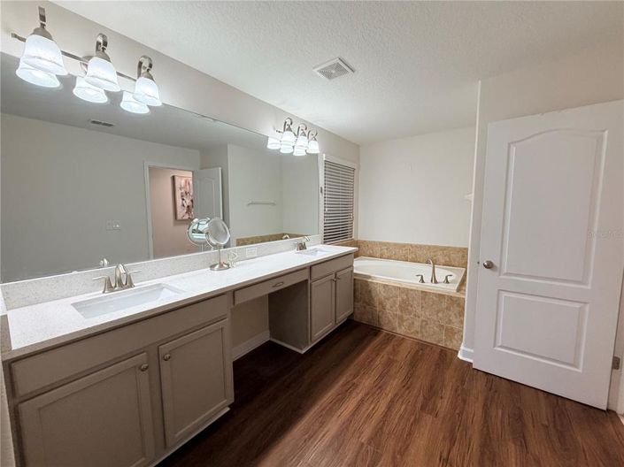 Image No.34-5 Bed House for sale