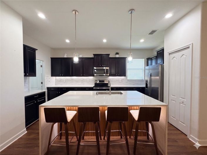 Image No.8-5 Bed House for sale