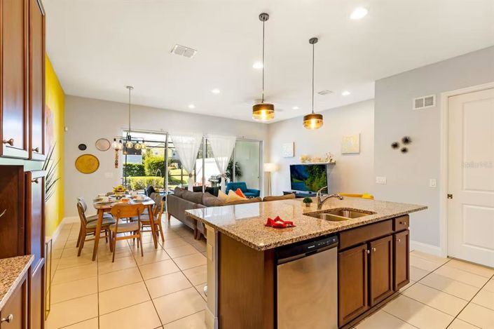 Image No.2-4 Bed Townhouse for sale