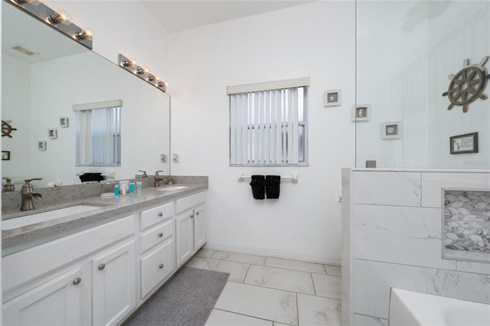 Image No.18-3 Bed House for sale