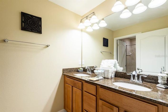 Image No.16-4 Bed Townhouse for sale