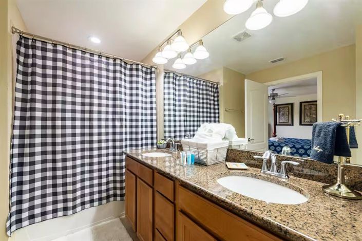 Image No.17-4 Bed Townhouse for sale