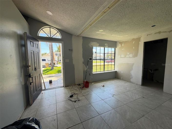 Image No.2-4 Bed House for sale