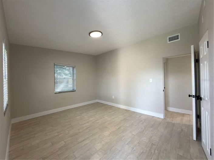 Image No.17-3 Bed House for sale