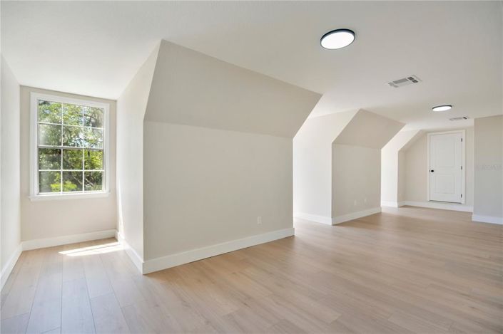 Image No.17-4 Bed House for sale