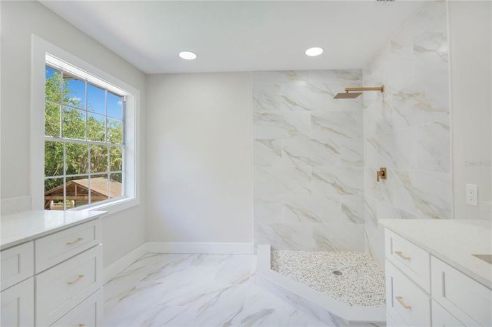 Image No.20-4 Bed House for sale