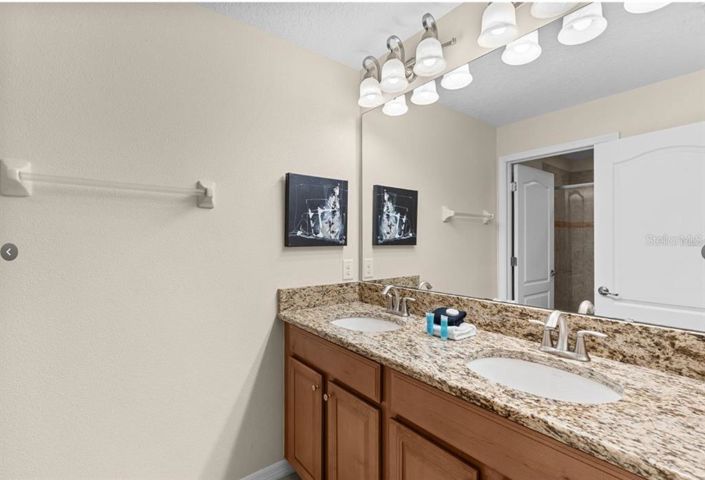 Image No.24-4 Bed Townhouse for sale