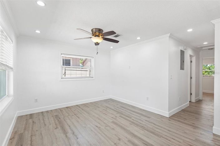 Image No.11-3 Bed House for sale