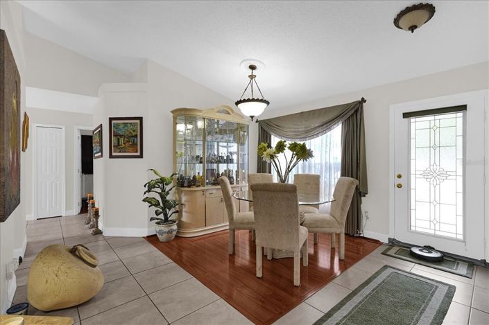 Image No.11-3 Bed House for sale