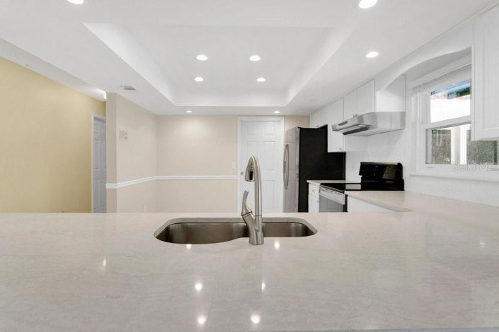 Image No.8-5 Bed House for sale
